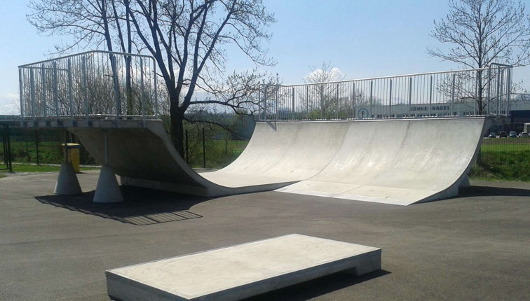 Kombipipe mit Bank und Coping